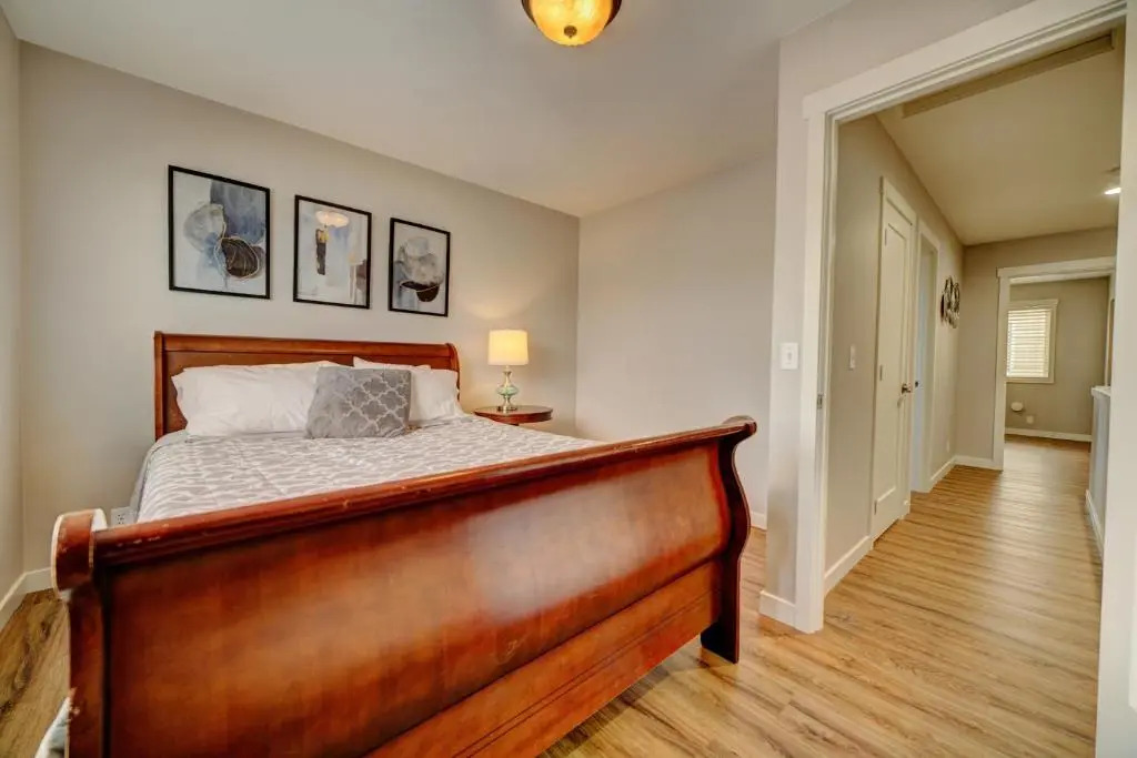 Cozy 2 Bedroom Townhouse in Northgate