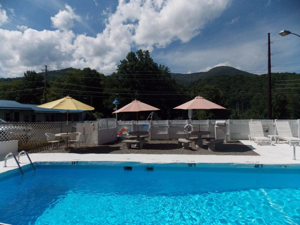 Clarketon Motel - Maggie Valley
