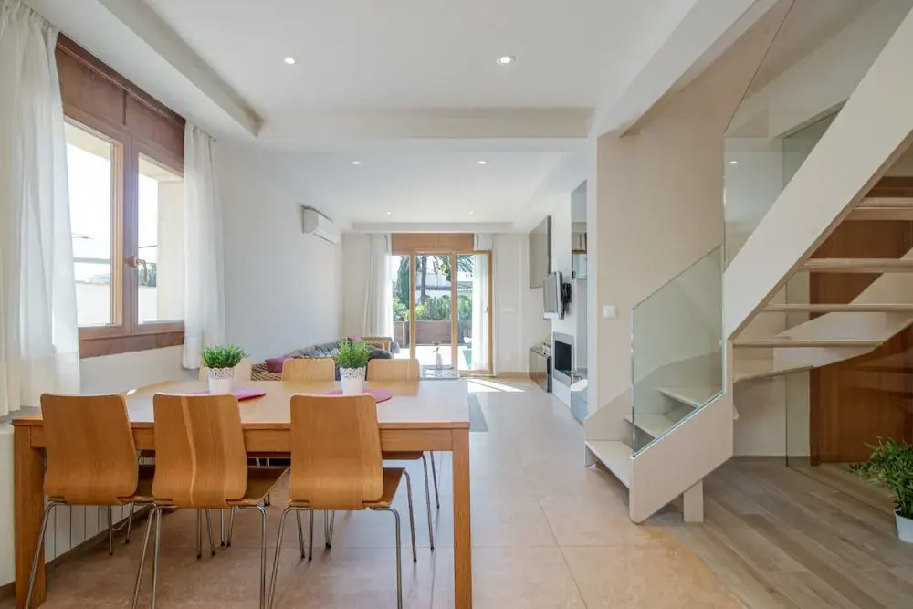 Villa in Empuriabrava With Pool & Boat Mooring