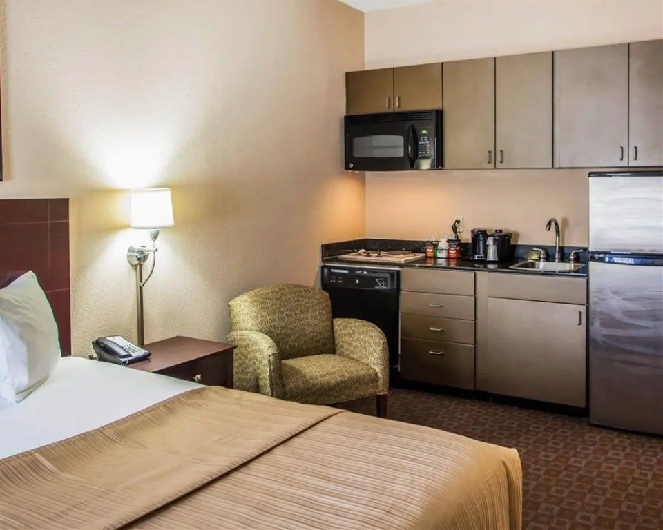 Quality Inn & Suites Peoria North