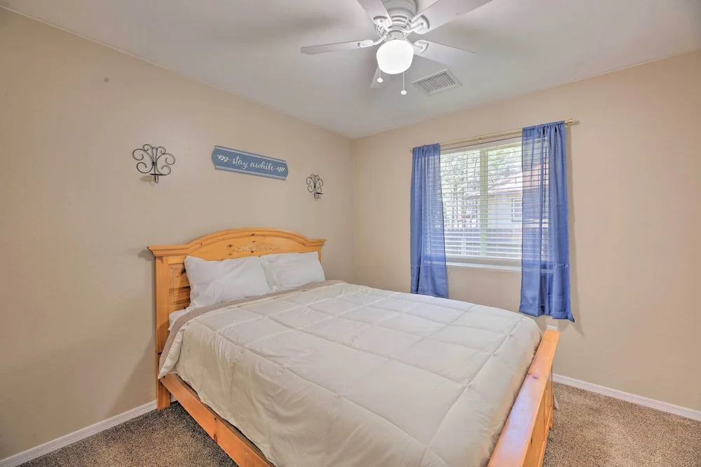 Fenced Yard, Fire Pit: Quiet Show Low Home!