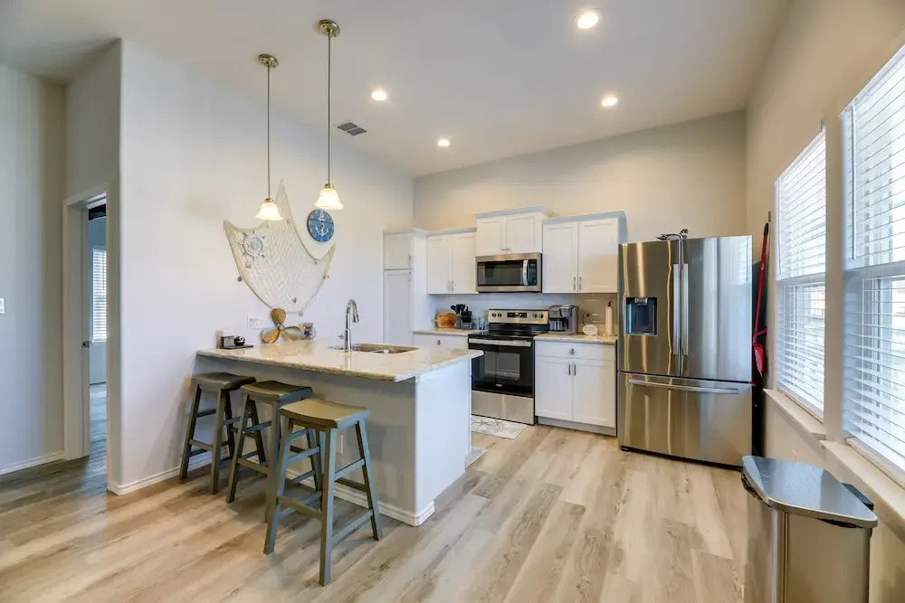 Community Pool Access & Bay View: Rockport Home!