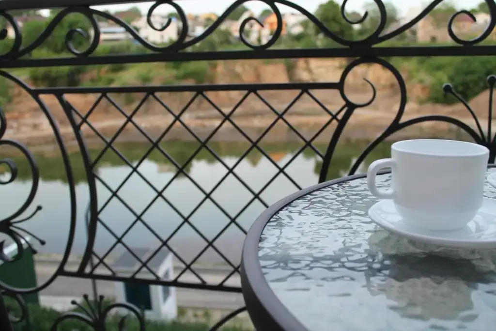 Готель River House