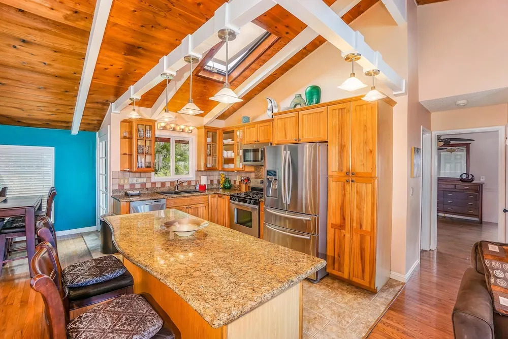 Hale Nui Ohana - 4 Br home by RedAwning