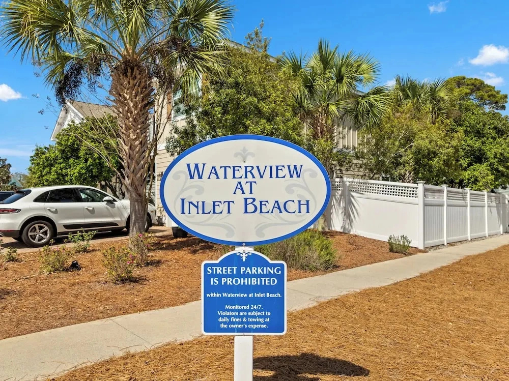 The Winking Turtle Your Shell-tered Beach Escape! Sleeps 10