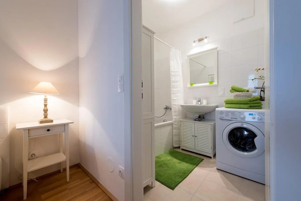 Beautiful Home - Garden Apartment