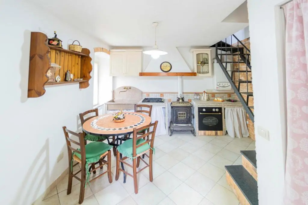 129 - Casa indipendente Velva, 15 km dal mare