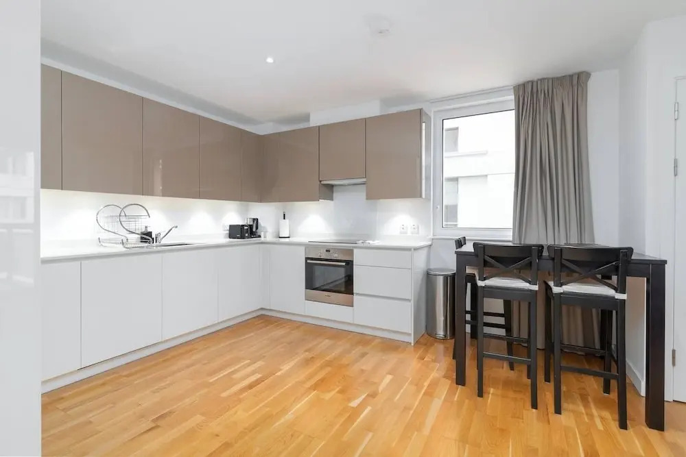 Stunning 3BR Flat in East Village W/balcony, Fits 9