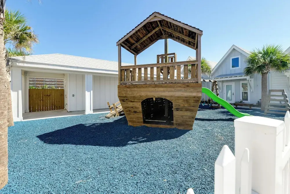 Walk to Padre Island Seawall: Corpus Christi Abode