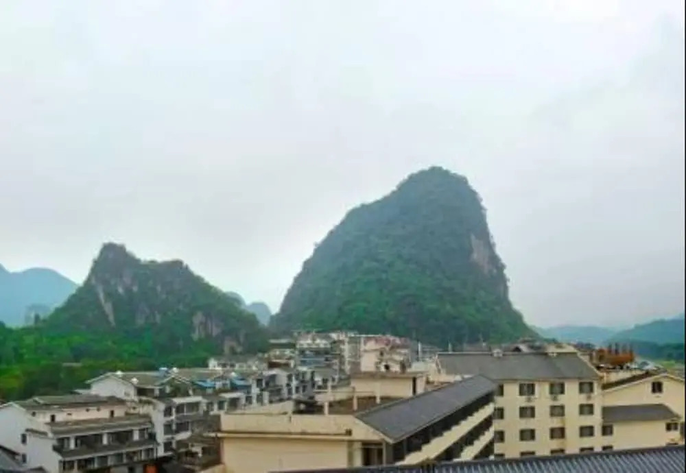 Yueguang Holiday Hotel