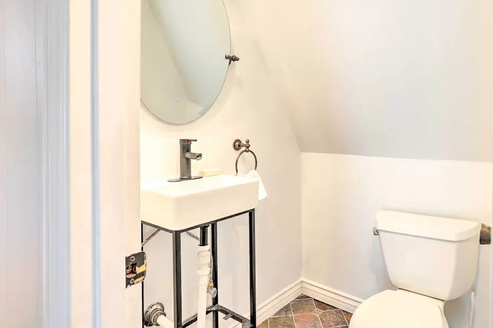 Cozy Home, 1/2 Mi to Downtown, 4 Mi to Hikes!