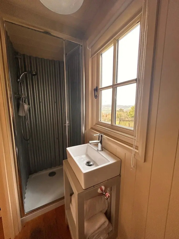 Cozy Cabin Retreat Near Chepstow
