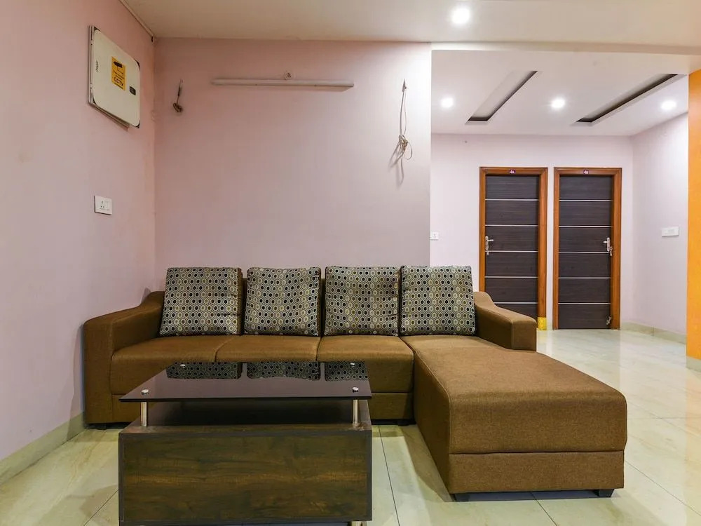 Oyo 18612 Sree Sai Surya Service Apartment