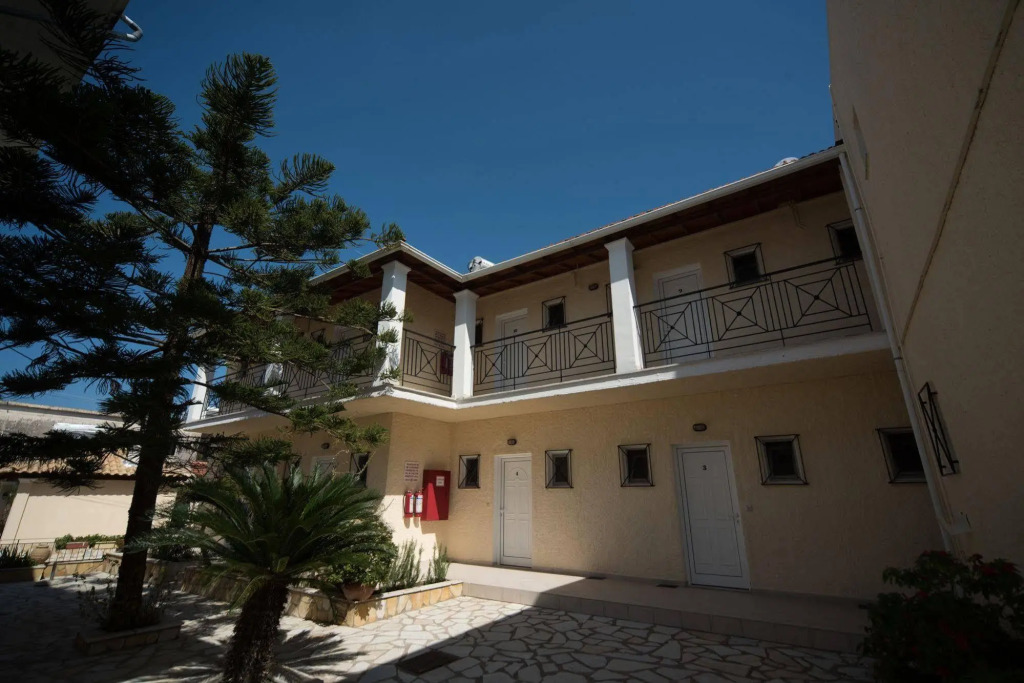 Metaxa Apartments