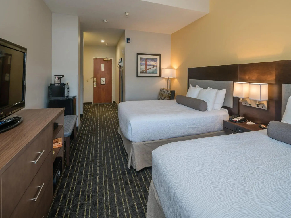 Hotel Aura SFO Airport FREE SHUTTLE
