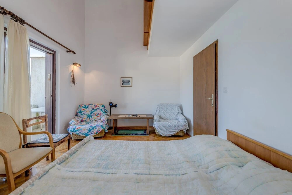 Beachfront apt at Exclusive Location Near Center