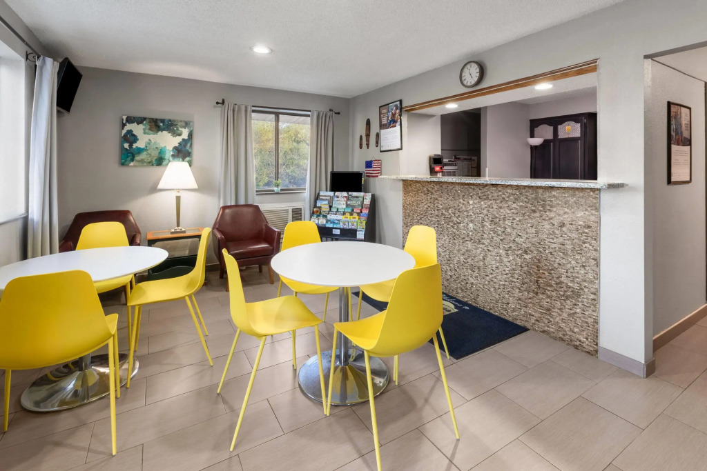 Super 8 by Wyndham Kent/Akron Area