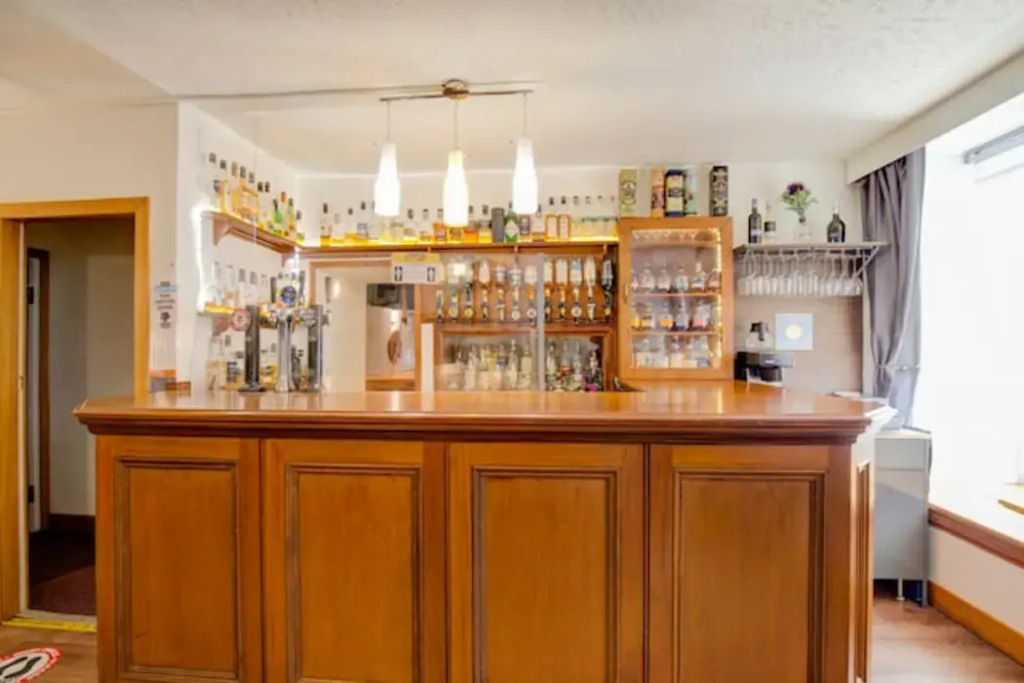 OYO Eastbank Hotel