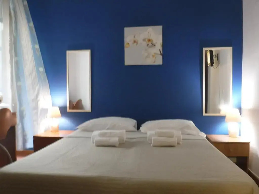 Ares Rooms