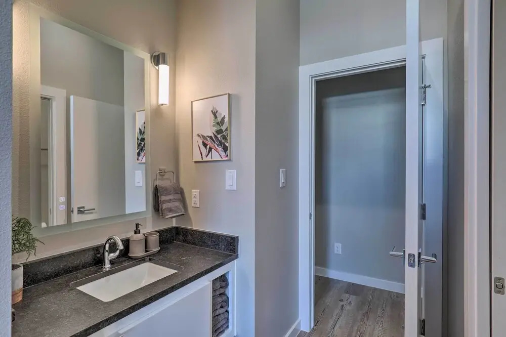 Stylish San Marcos Apt in the Heart of Dwtn!