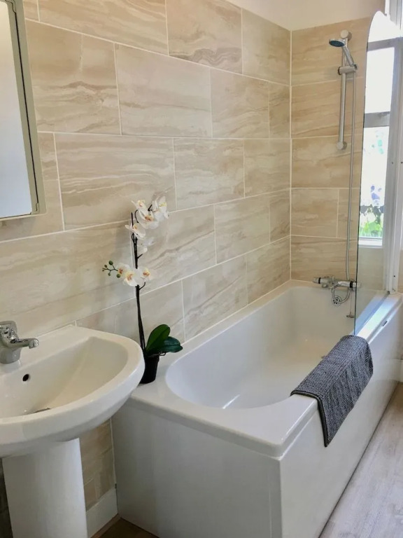 Netley Village Apartment By Your Stay Solutions Short Lets & Serviced Accommodation Netley Southampton With Free Wi-Fi