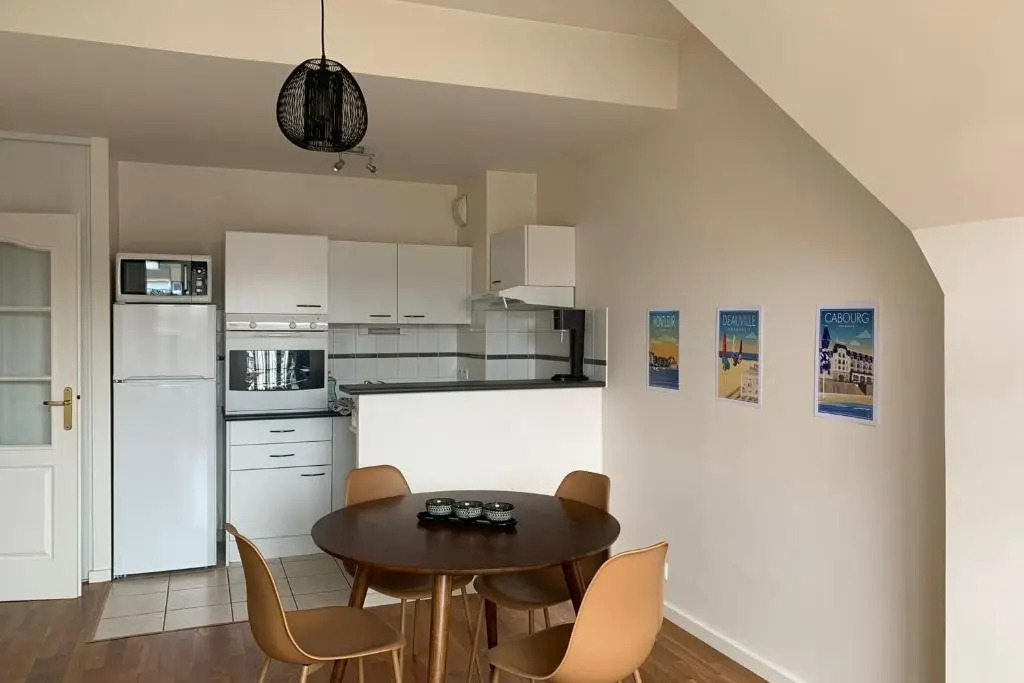 Nice 41 M with Balcony Near the Beach