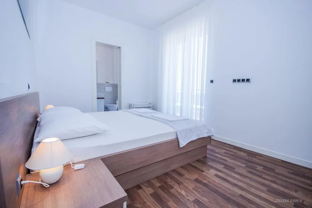 Villa Oleander by Domus Mirus - Rooftop Cinema & Pool & 6min Walk to Beach
