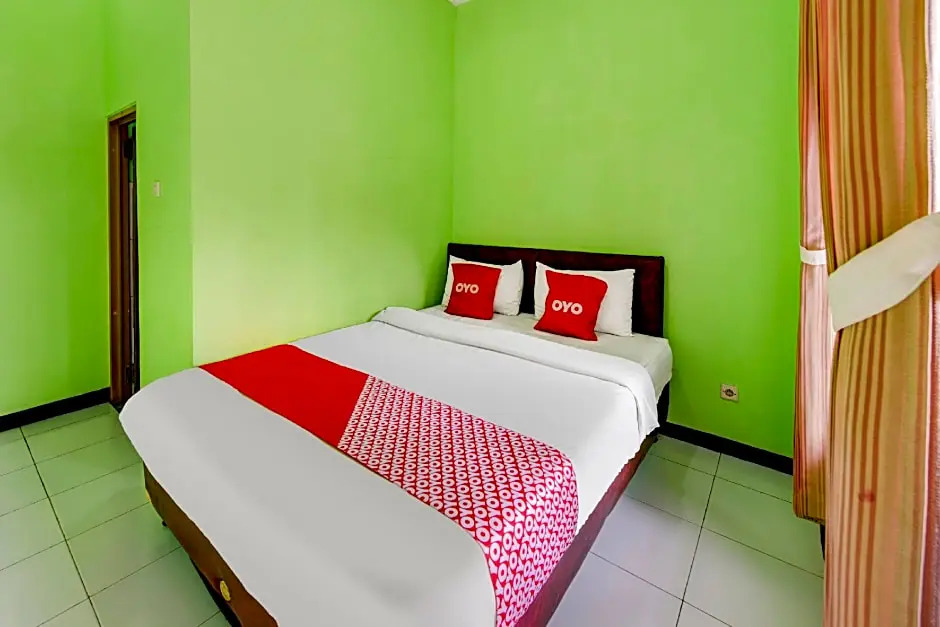 Indah Savana Hotel Mitra RedDoorz