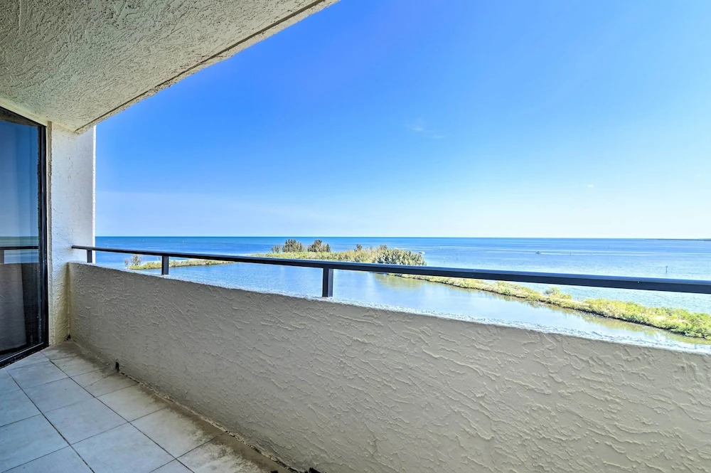 Waterfront Condo: Resort Pool, Tennis & Beach