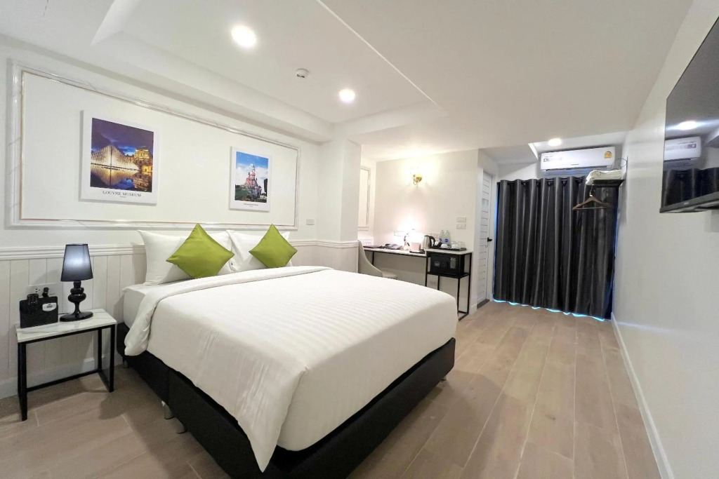 Travelier Hostel
