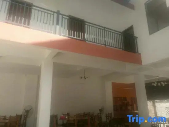 Yangshuo Banshan Courtyard (Yulong River Rafting Pier)