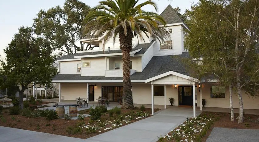 SummerWood Inn