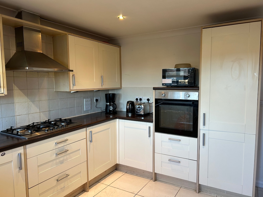 Romford Contractor / Family House