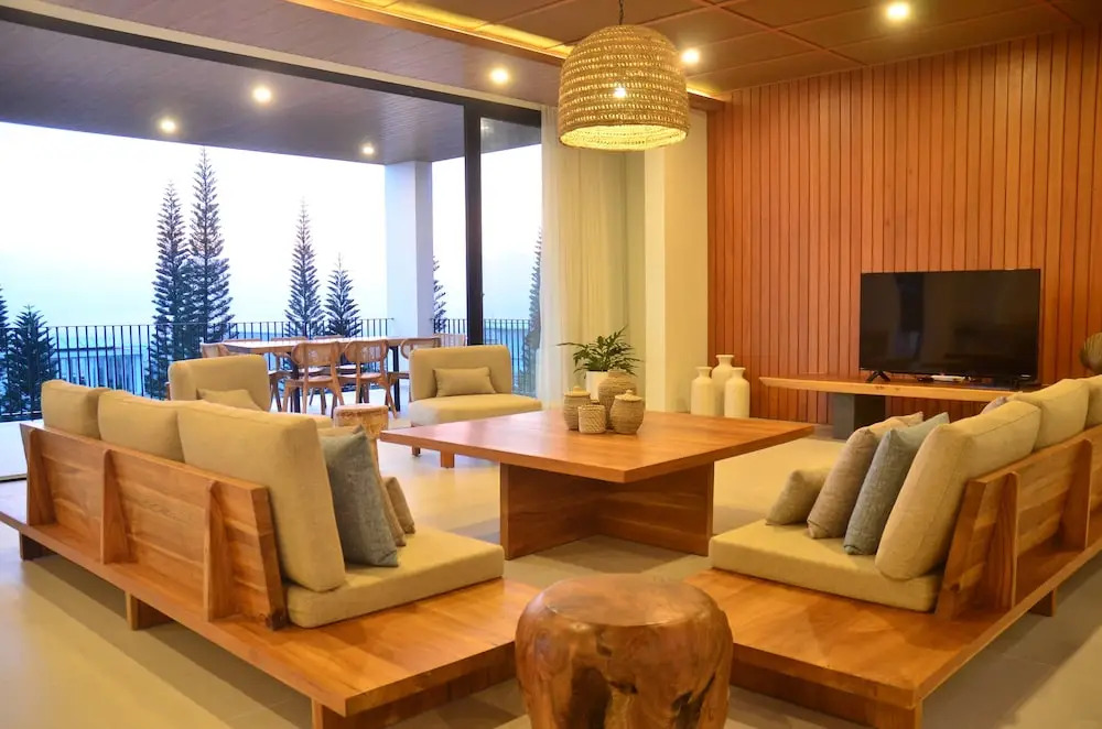 Sunrise City View Villa 9 Bedrooms With a Private Swimming Pool and a Billiard Table