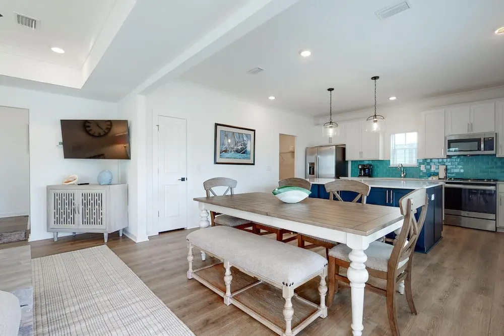 Stunning 3br/2.5ba, Pet Friendly, Sleeps 12