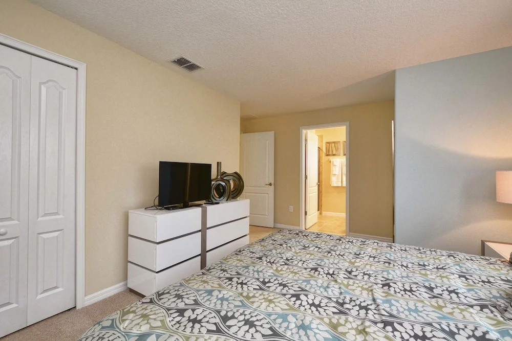 Storey Lake 5 Bedroom Townhome w Pool - 1600ST