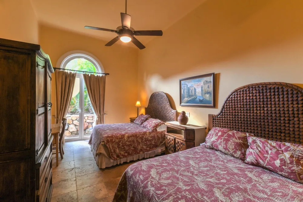 Ocean View 4BR Villa Steps From Cabo: Villa Haydee