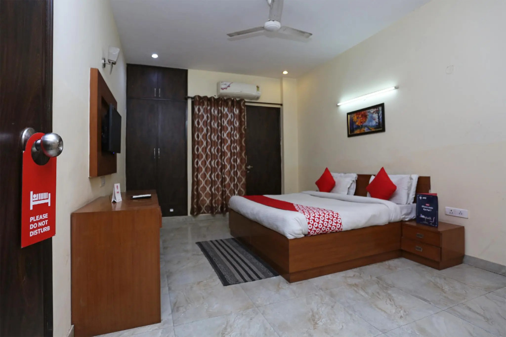 OYO 350 The Orange Hotel