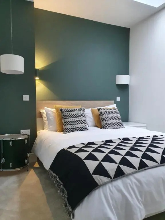 The Taylor Suite - Stunning 2-ensuite beds, Cathedral view roof garden