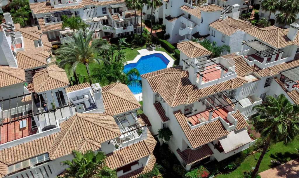 LNM17- Modern 1 bed flat, close to beach and port