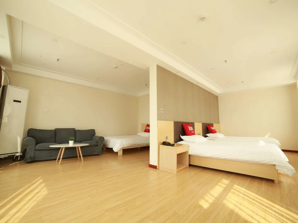Ibis Tianjin Wuqing Daguangming Center
