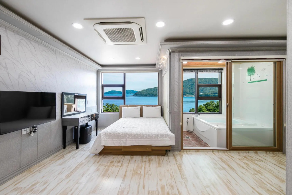 Geoje Marine Castle Spa Pension