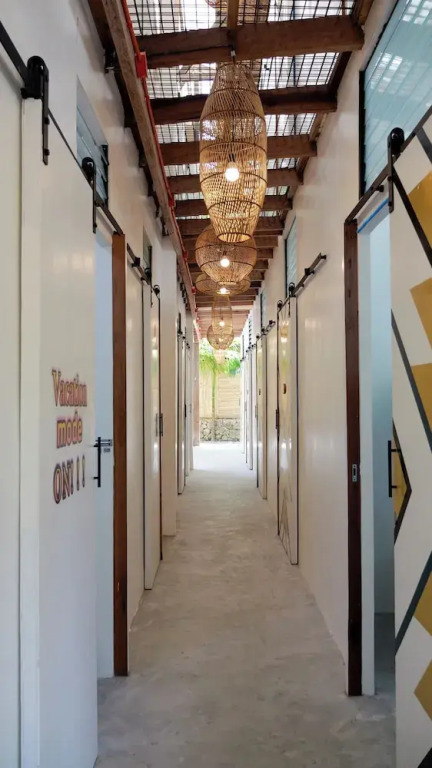 Sip Sunset Hostel and Lounge