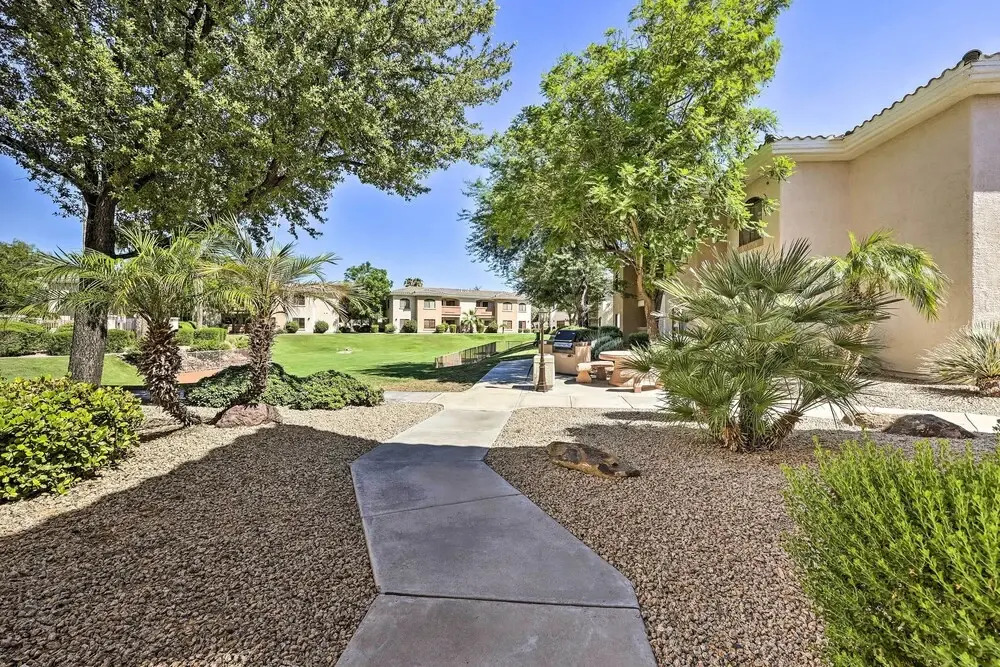 Quiet Phoenix Condo Near Westgate & Hiking Areas