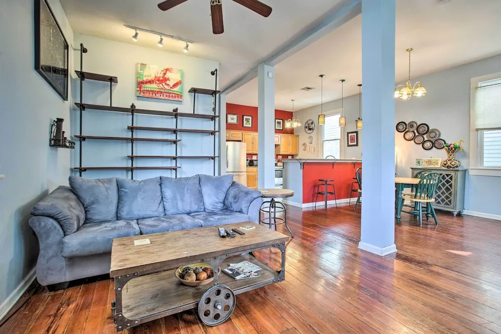 5 Mi to Bourbon Street: Central Nola Home