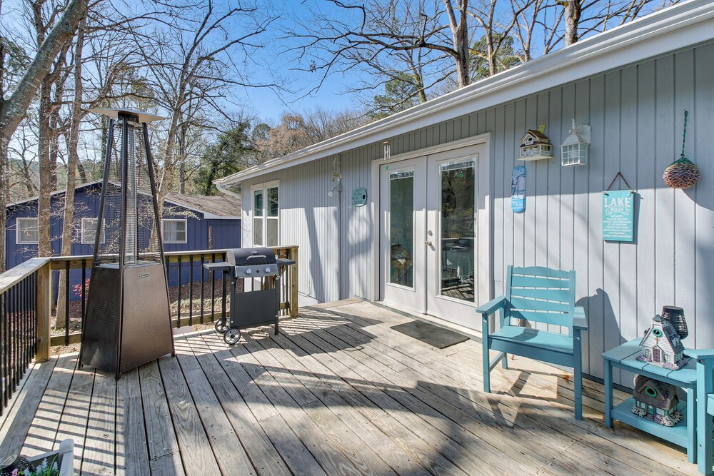 Tranquil Family Retreat w/ Views on Lake Desoto