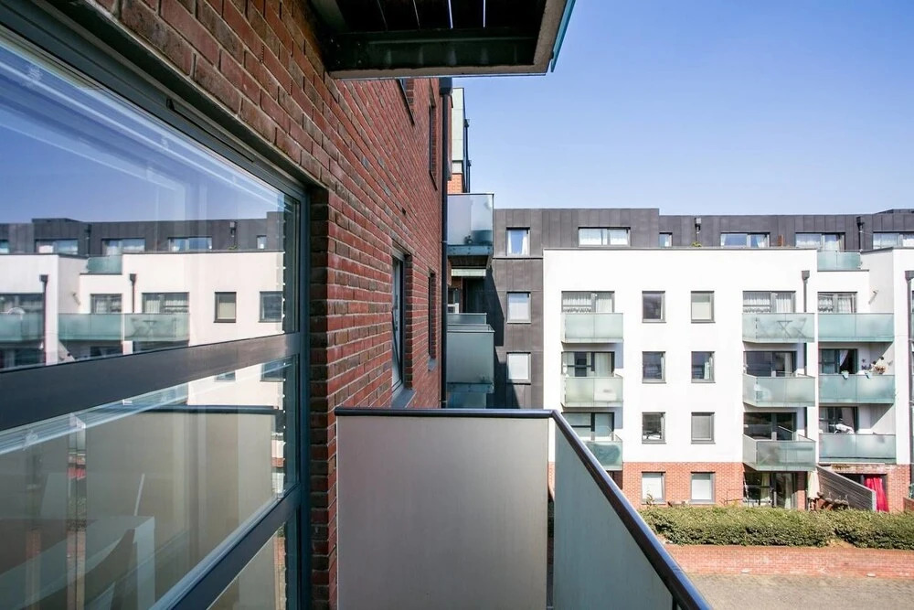 Beautiful Bright 2BR Home W/balcony - 5 Guests!