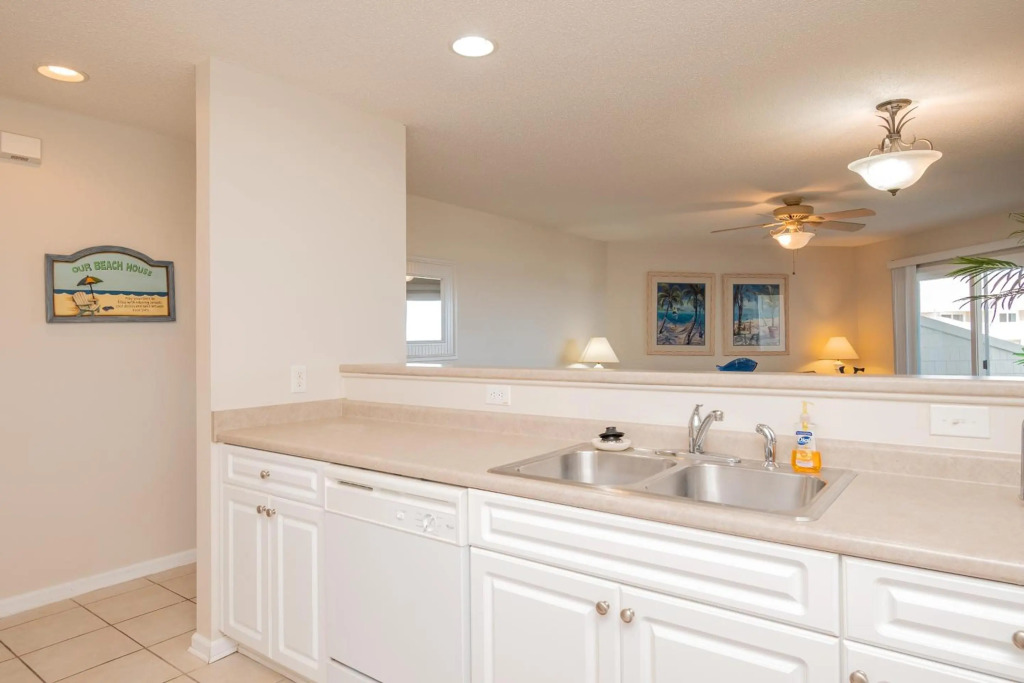 Southern Shores Oak Island Oceanfront with Pool Villa