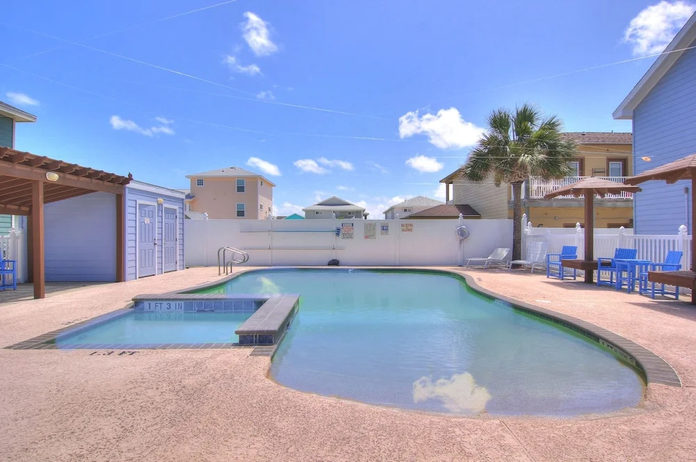 Mi Casa' Tu Casa' Upstairs 3 Bedrooms 3 Bathrooms Home
