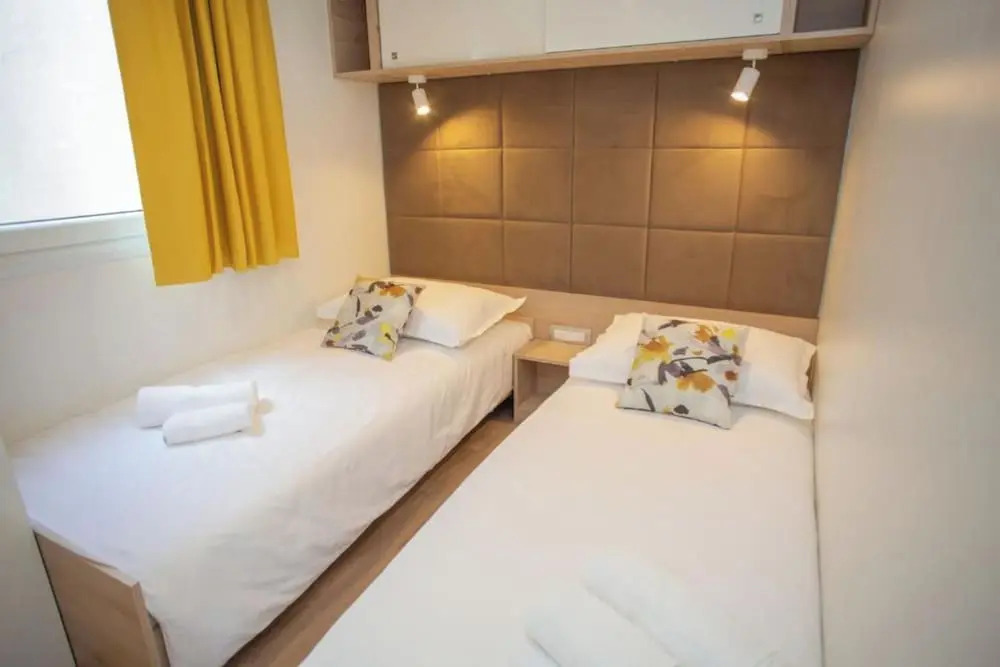 Spacious Apartment in Novalja near Sea